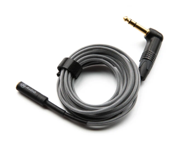 Profesjonell 3-meters skjøtekabel som forlenger lydsignalet uten tap av kvalitet. Designet for fullstendig transparens og lav motstand.